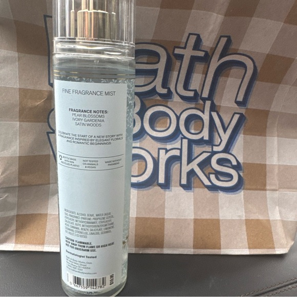 Bath & Body Works Dressed in White Fragrance Body Mist Spray 8oz NEW - Picture 3 of 4